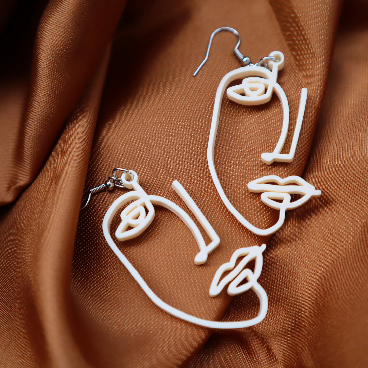 Linea Earrings - Nude